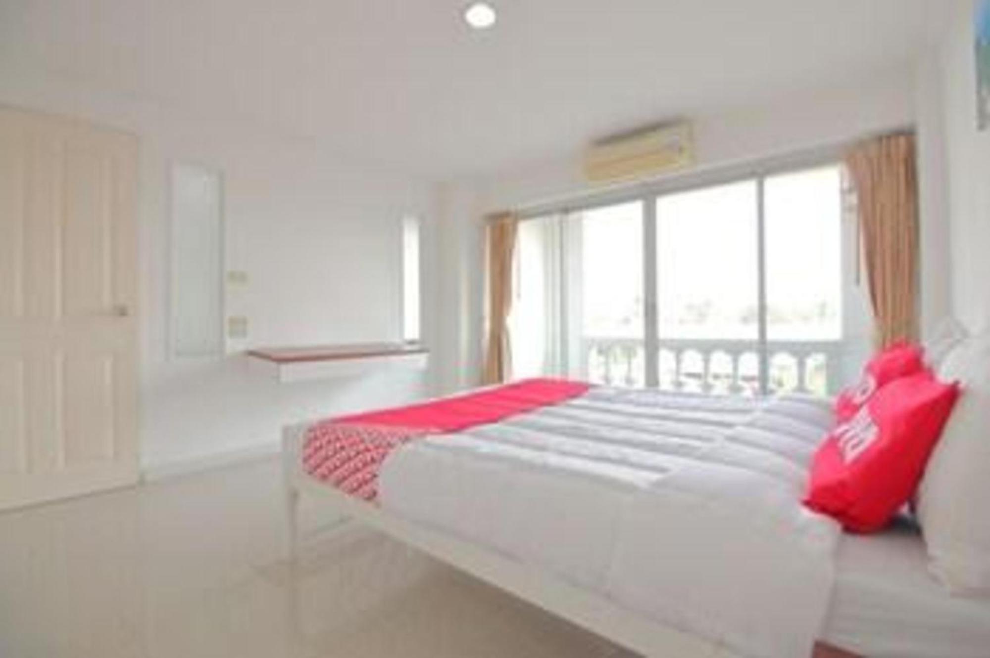 Super Oyo 498 Ladawan Villa Bangkok Kültér fotó