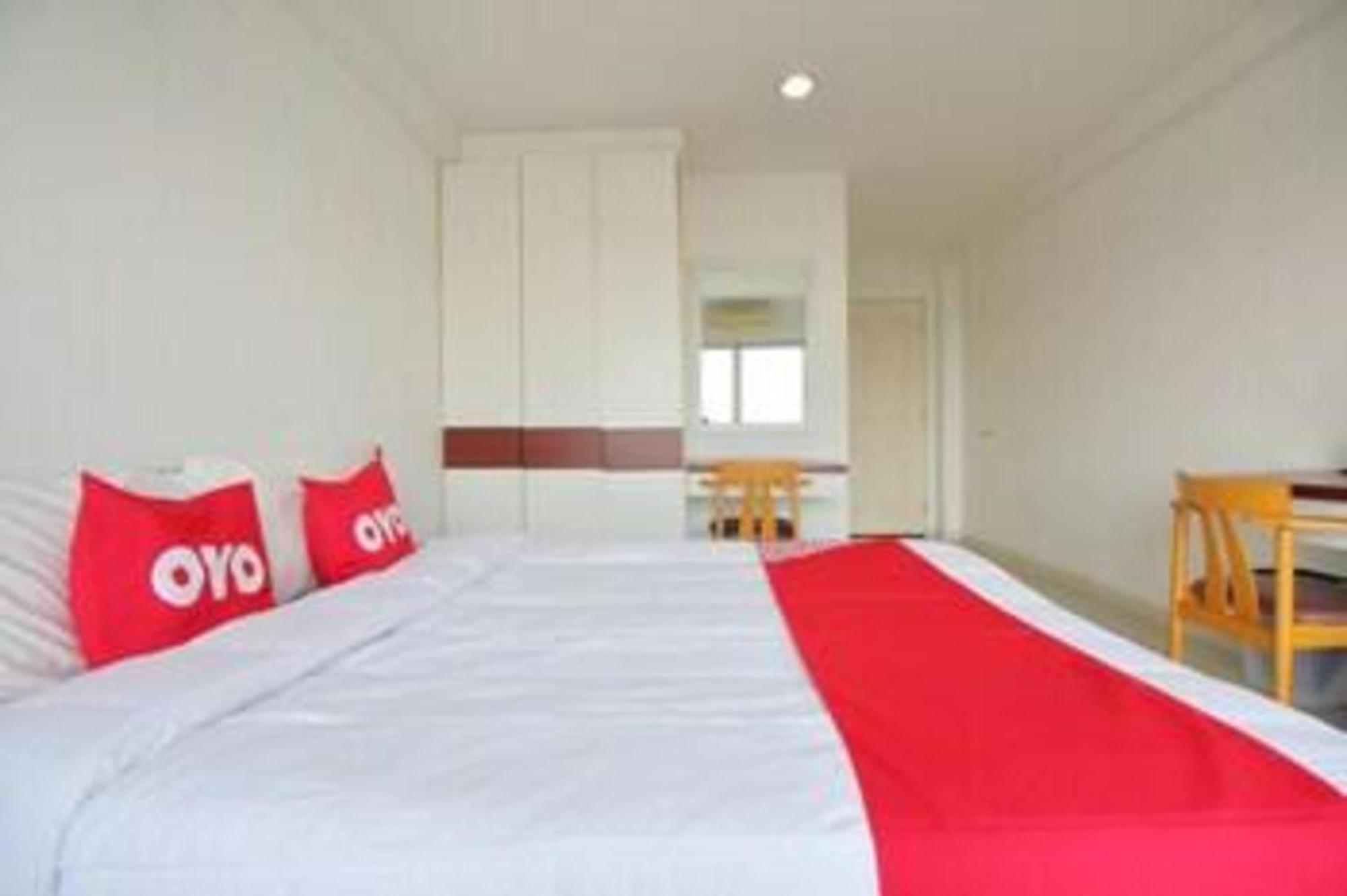 Super Oyo 498 Ladawan Villa Bangkok Kültér fotó