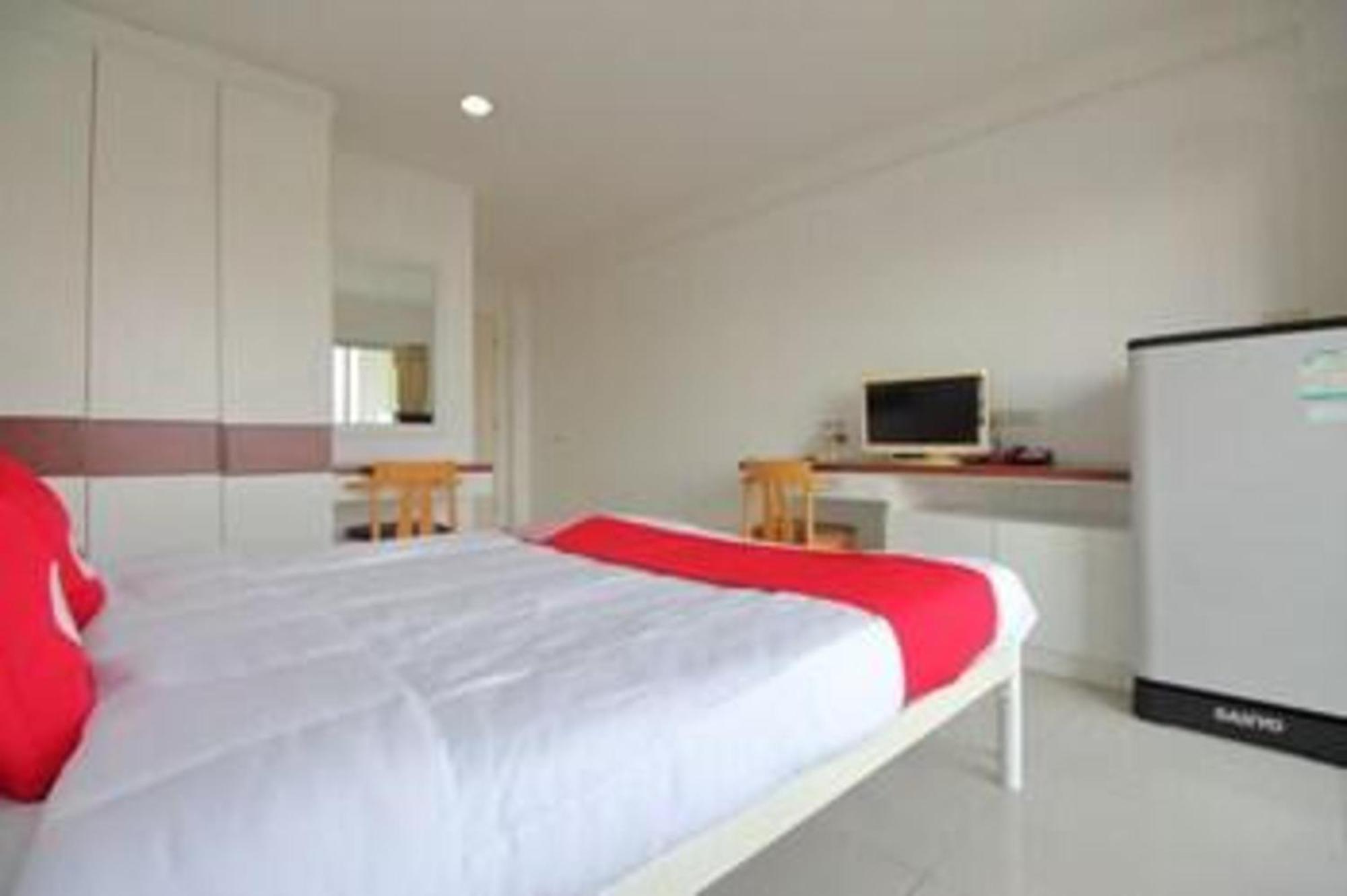 Super Oyo 498 Ladawan Villa Bangkok Kültér fotó