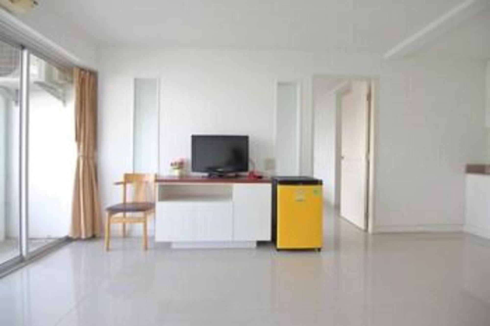 Super Oyo 498 Ladawan Villa Bangkok Kültér fotó