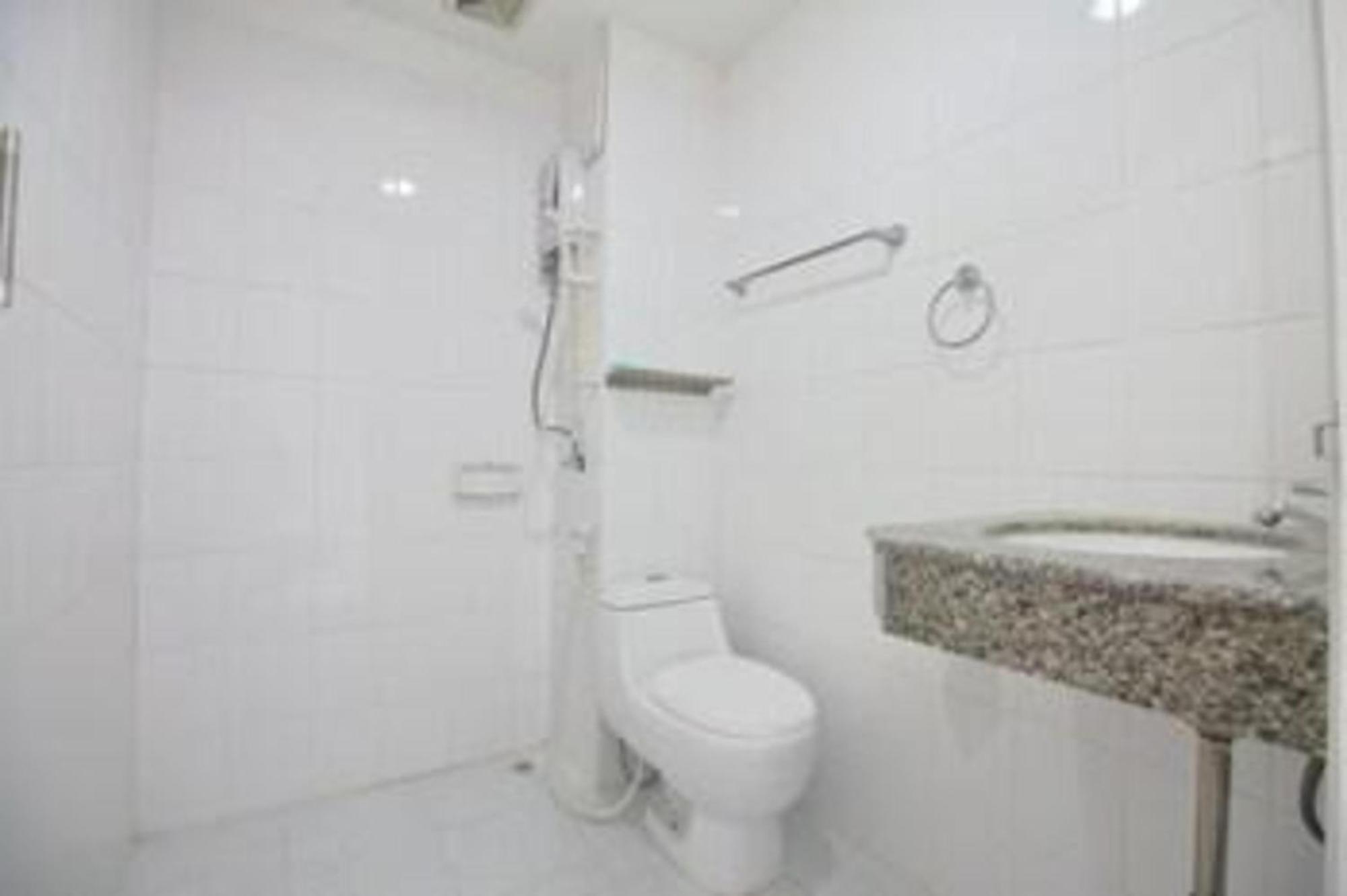 Super Oyo 498 Ladawan Villa Bangkok Kültér fotó