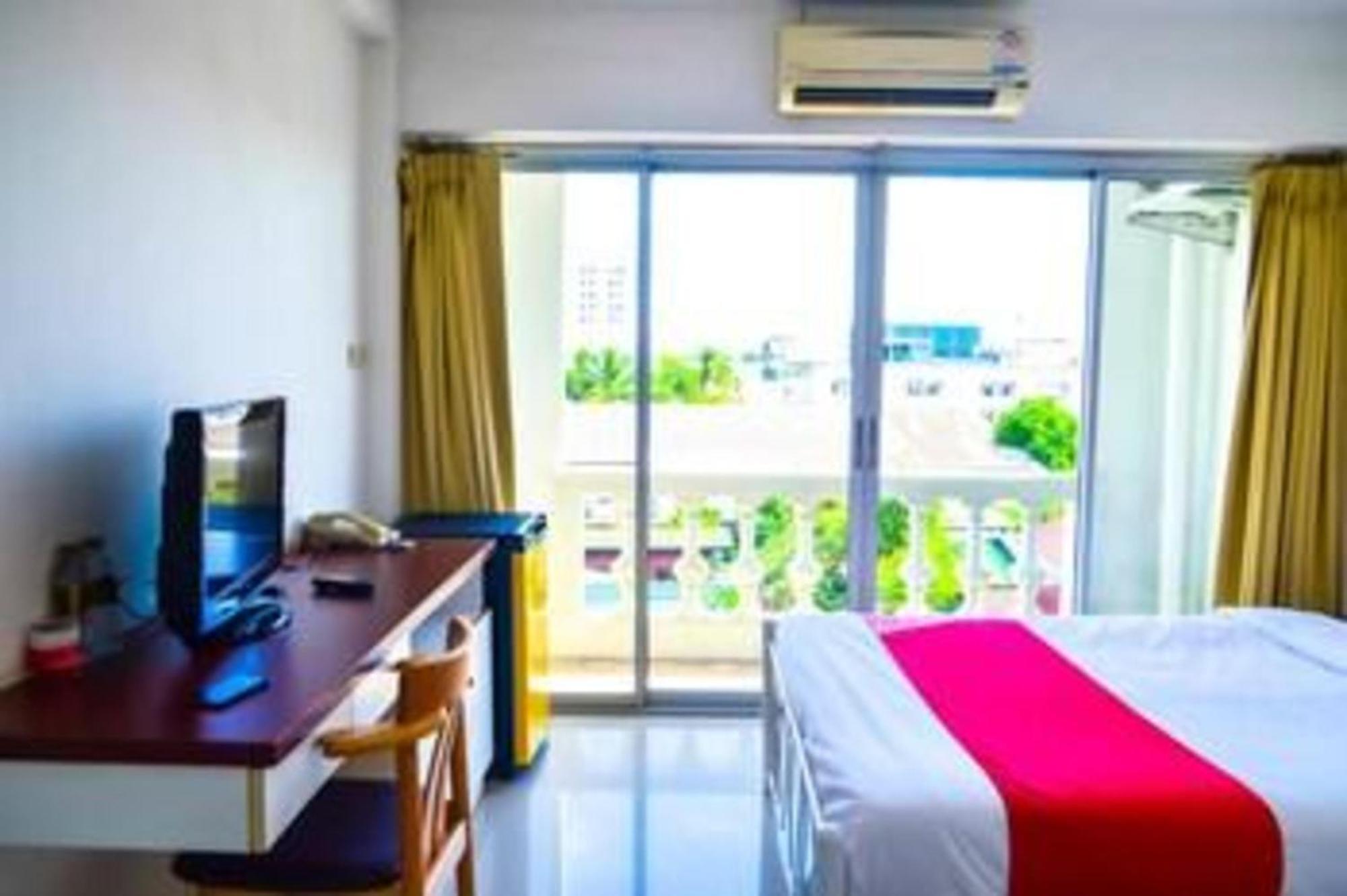 Super Oyo 498 Ladawan Villa Bangkok Kültér fotó