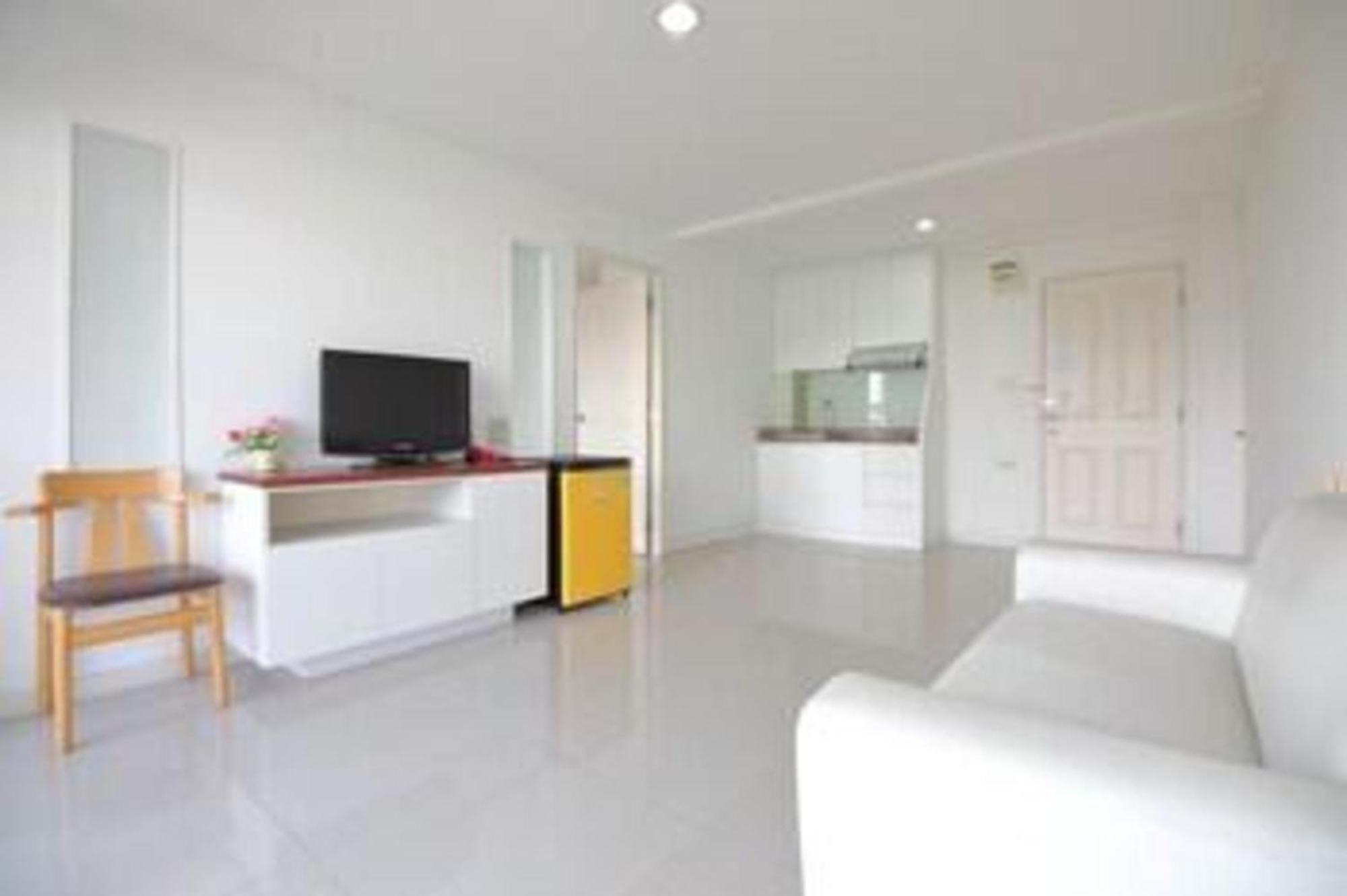 Super Oyo 498 Ladawan Villa Bangkok Kültér fotó
