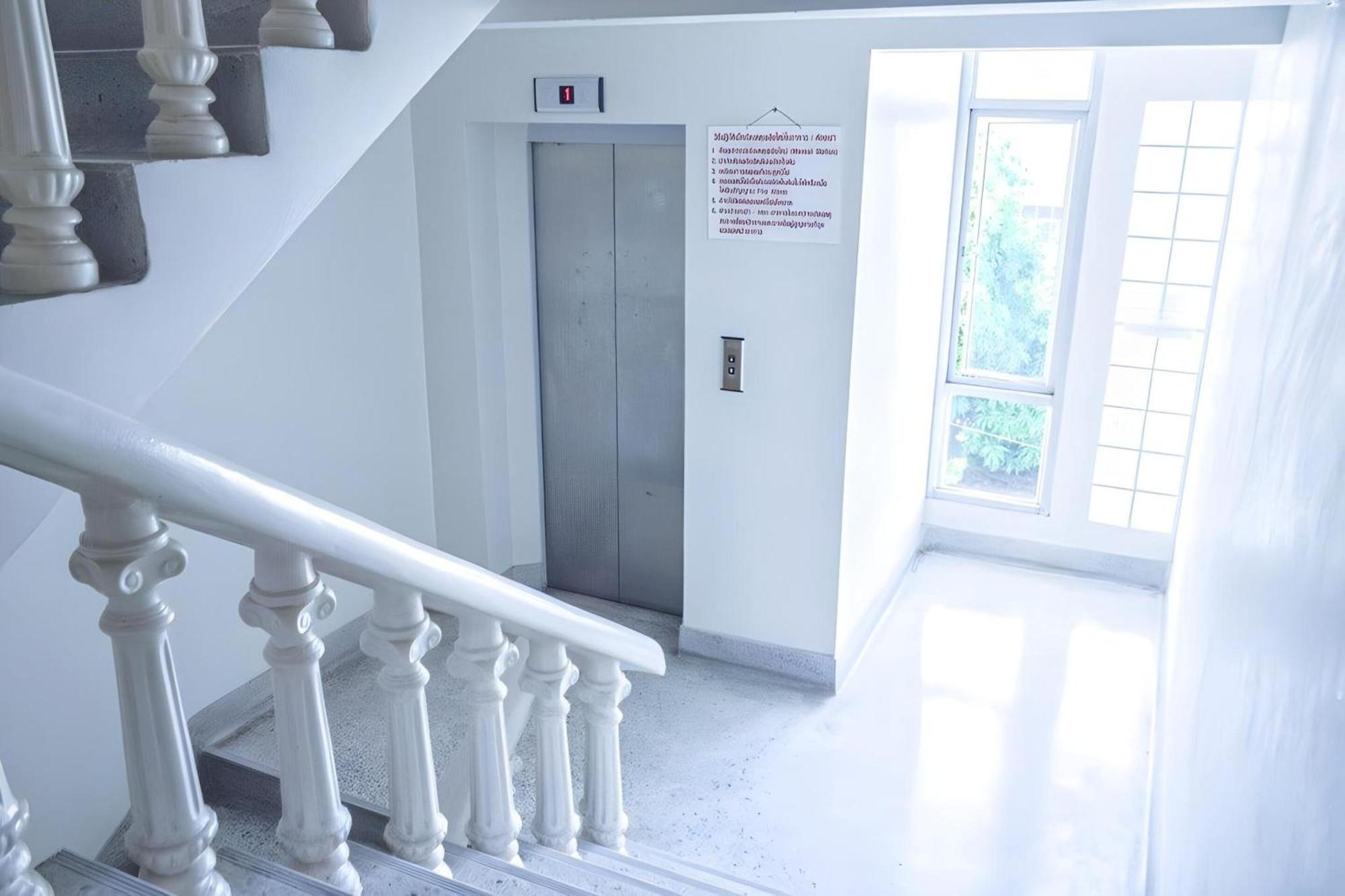Super Oyo 498 Ladawan Villa Bangkok Kültér fotó