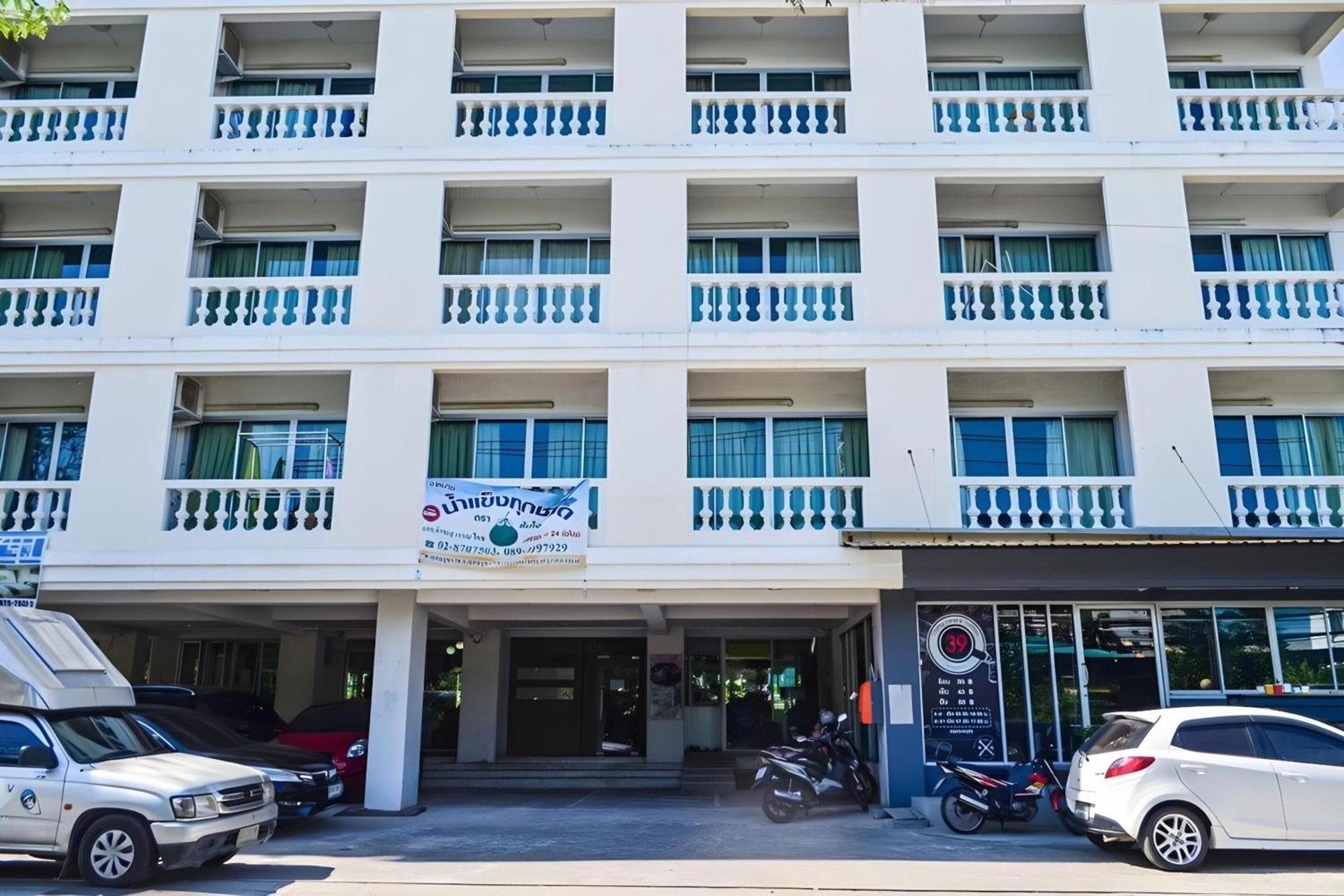 Super Oyo 498 Ladawan Villa Bangkok Kültér fotó