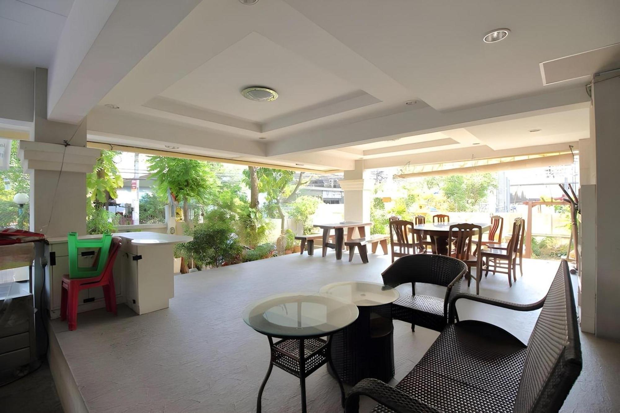 Super Oyo 498 Ladawan Villa Bangkok Kültér fotó